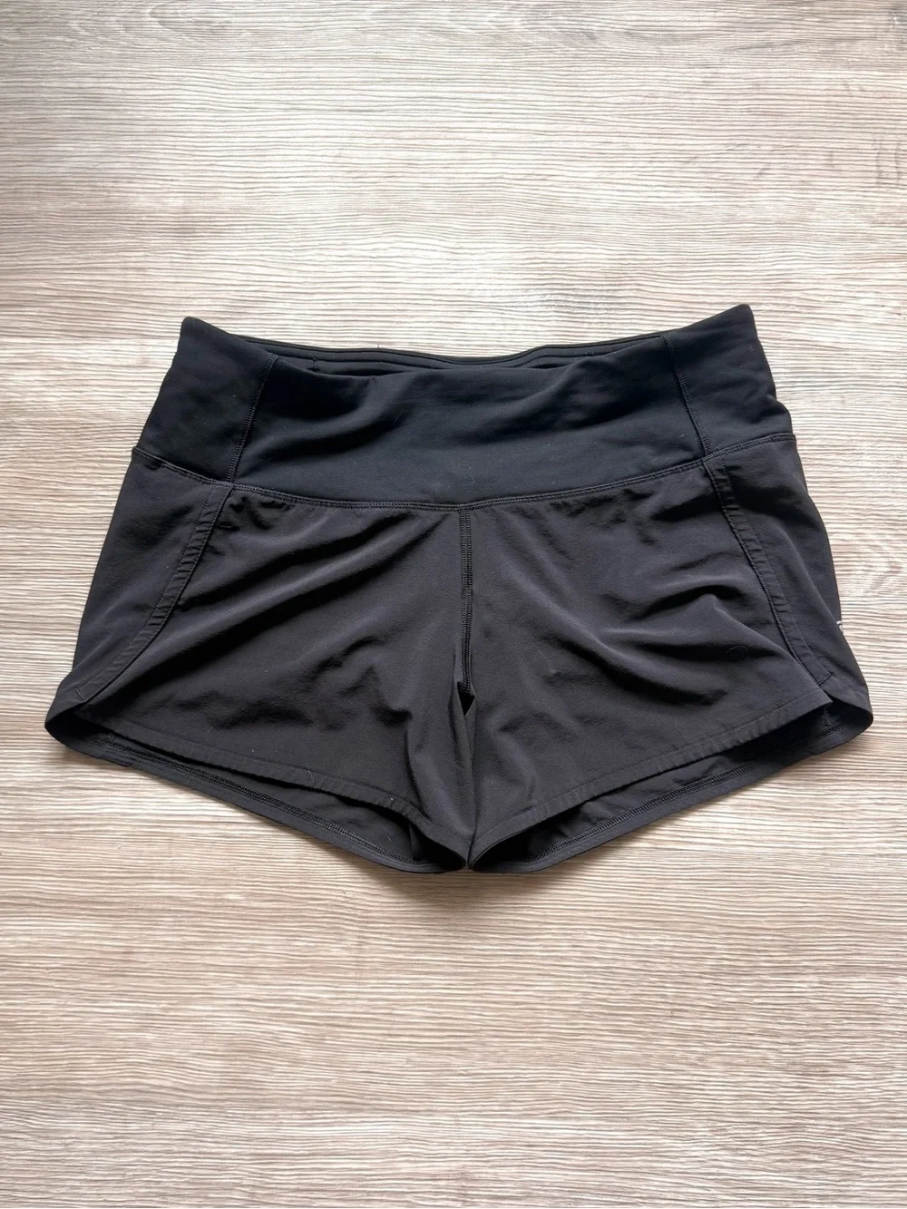 Lululemon Size 4 Athletic Run Times Short II *4
